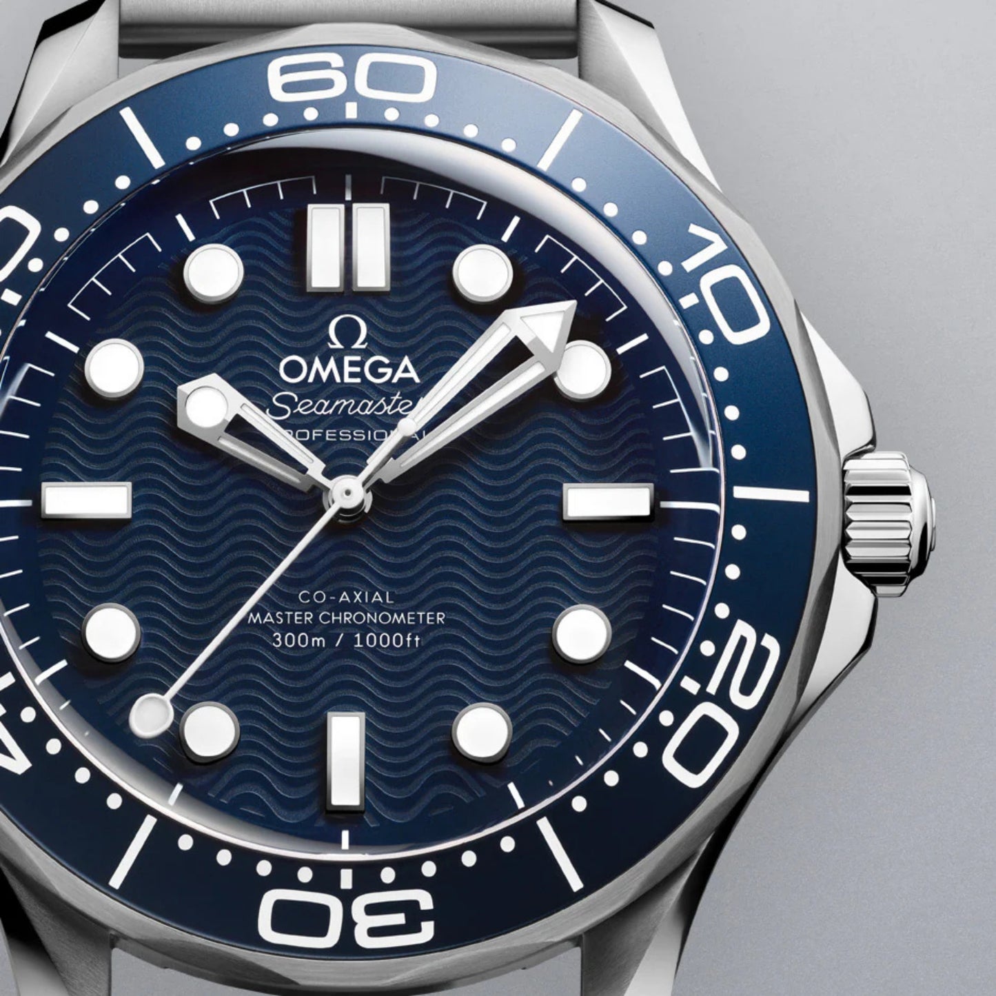 Seamaster Diver 300M James Bond 60th Anniversary 42mm + FREE Extra NATO Strap
