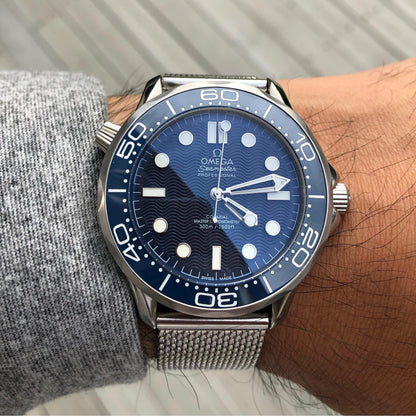Seamaster Diver 300M James Bond 60th Anniversary 42mm + FREE Extra NATO Strap