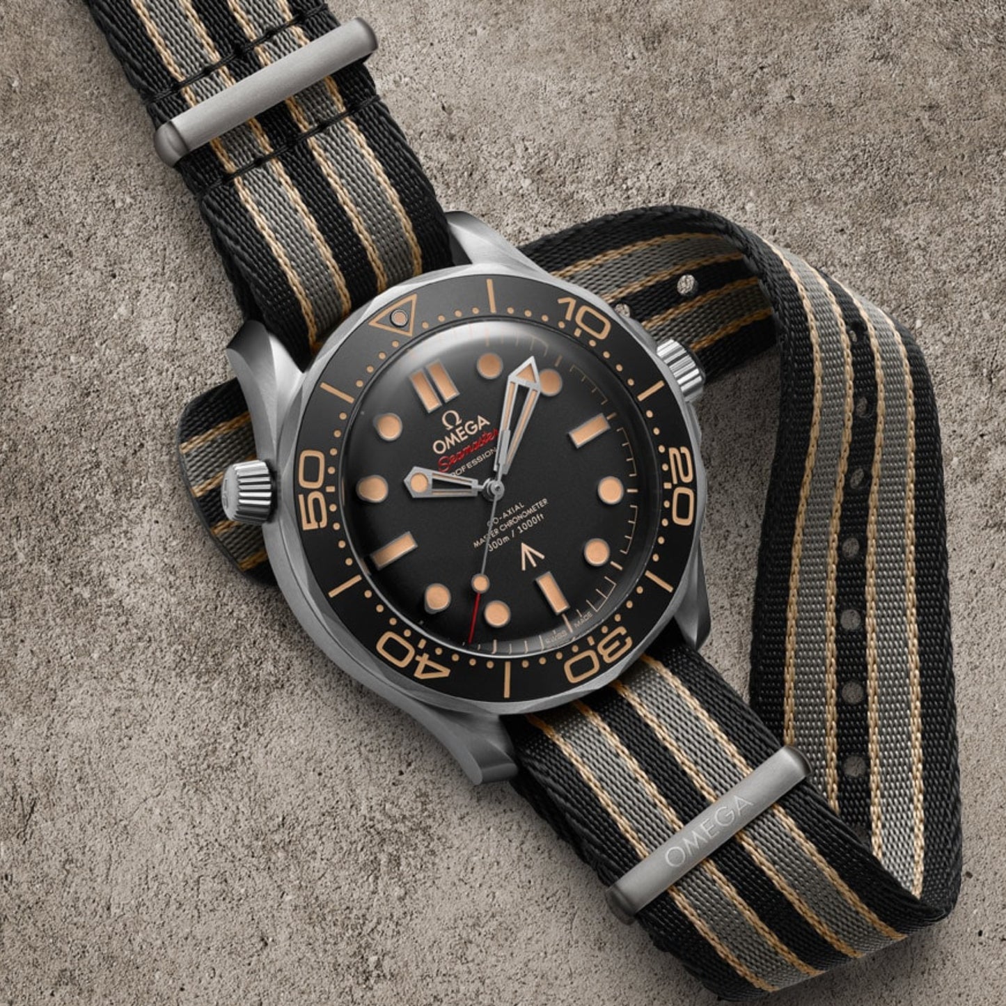 Seamaster Diver 300M 007 Edition 42 mm + FREE Extra NATO Strap