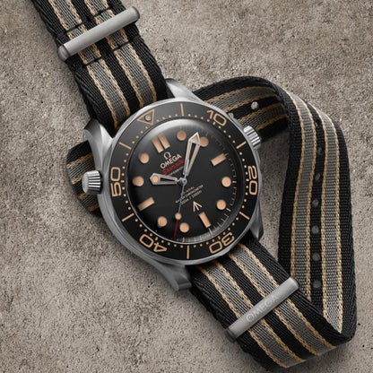 Seamaster Diver 300M 007 Edition 42 mm + FREE Extra NATO Strap