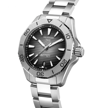T. H. Aquaracer Professional 200 Date 40mm